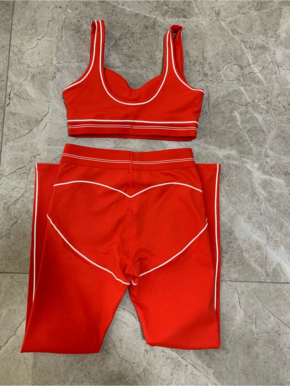ALO Yoga Red Sports Bra and Leggings Set with White Piping - Picture 4 of 6
